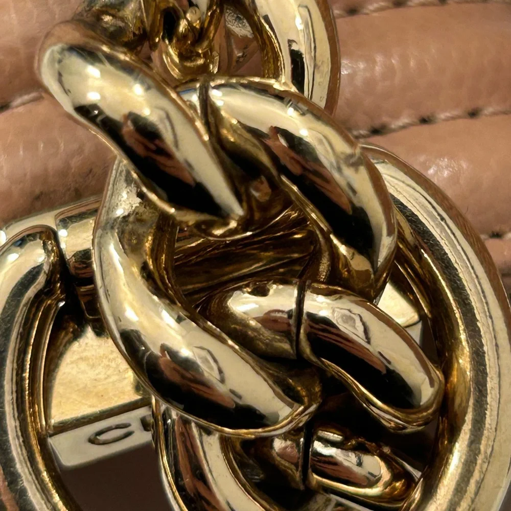 SOLD PRIVATE
Chanel Le Boy Old Medium Light Gold Hardware - Picture 14 of 16